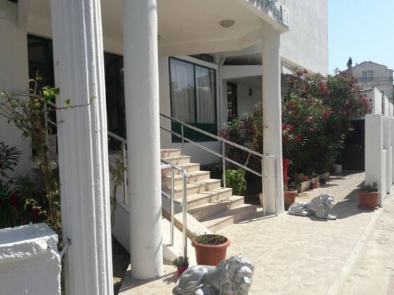 Urgenc Hotel - Photo2