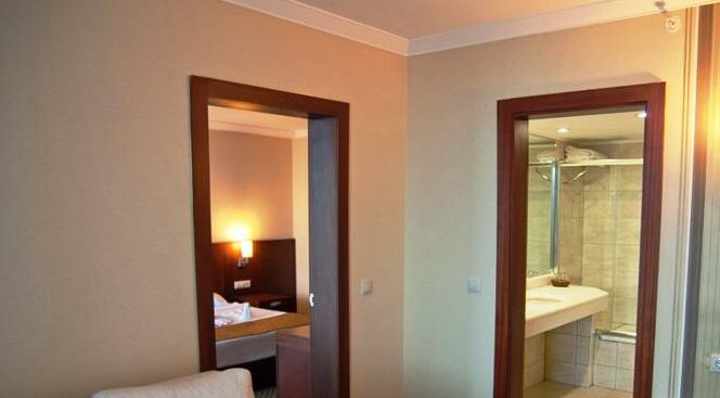 Ring Beach Hotel - Photo2