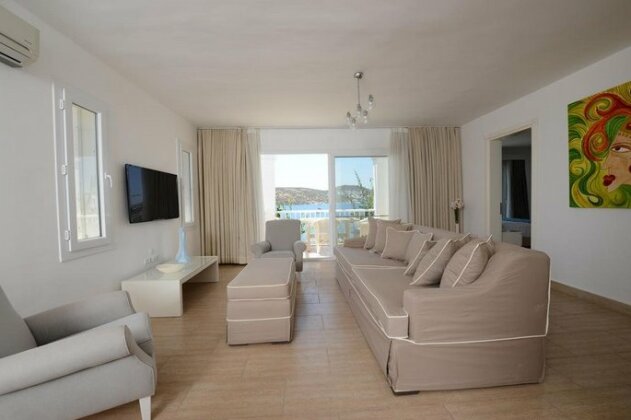 Doria Beachfront Residence - Photo3