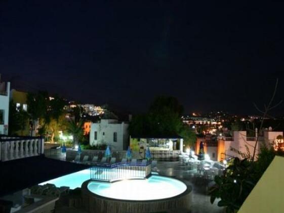 Central Apart Hotel - Photo2