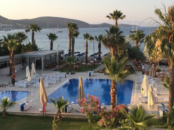 Nagi Beach Hotel - Photo2