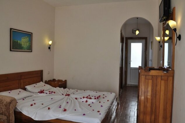 Nagi Beach Hotel - Photo5