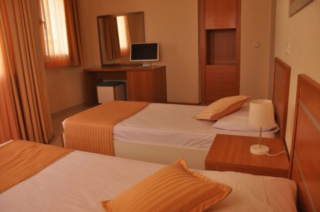 Sun Point Suites Hotel - Photo2