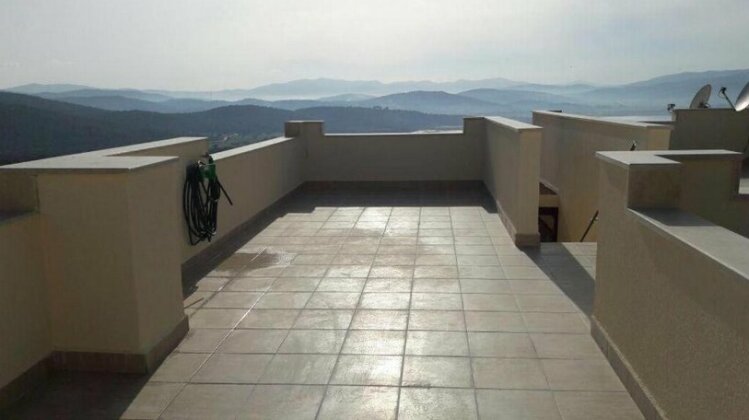 Top Floor Apartment With Roof Terrace - Photo2