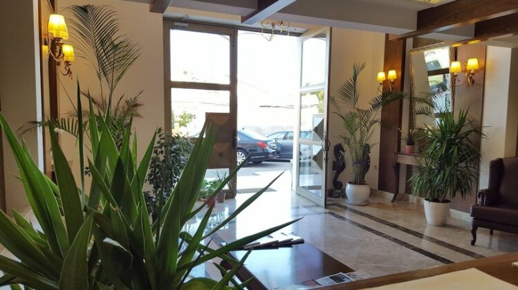 AzureVista Deluxe Residence Hotel - Photo3