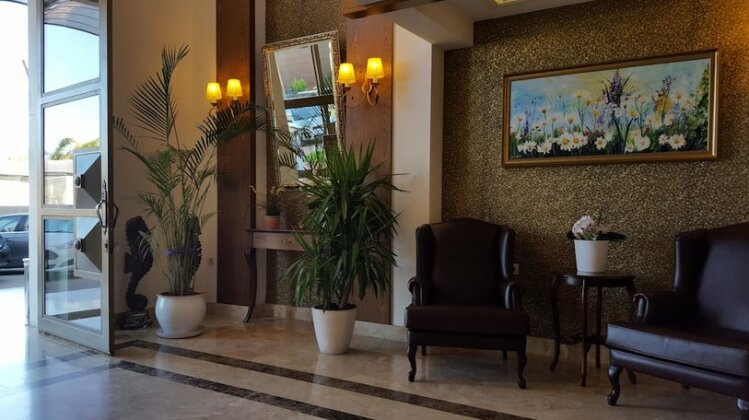 AzureVista Deluxe Residence Hotel - Photo5