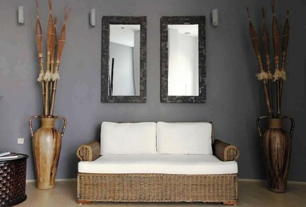 Kondo Suites & Residence - Photo2