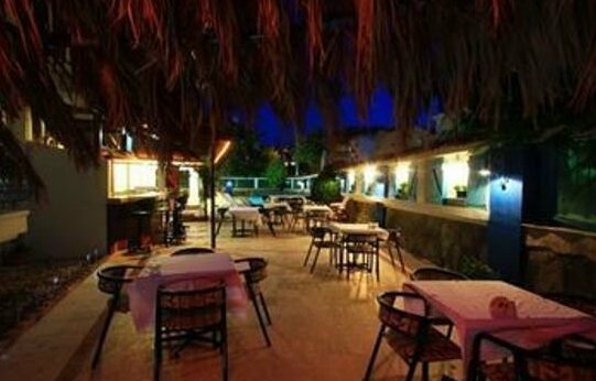 Marigold Suits & Aparts Hotel Cesme - Photo4