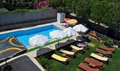 R Hotel by Rooms - Photo3