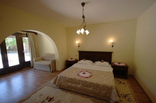  Photo 1