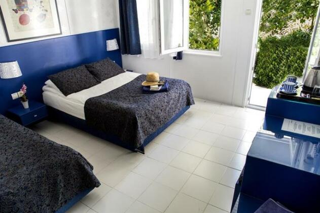 Blue & White Hotel - Photo3