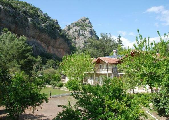 Dionysos Lodge - Photo2