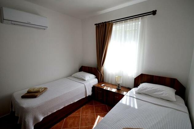 Tophill Villa - Photo3