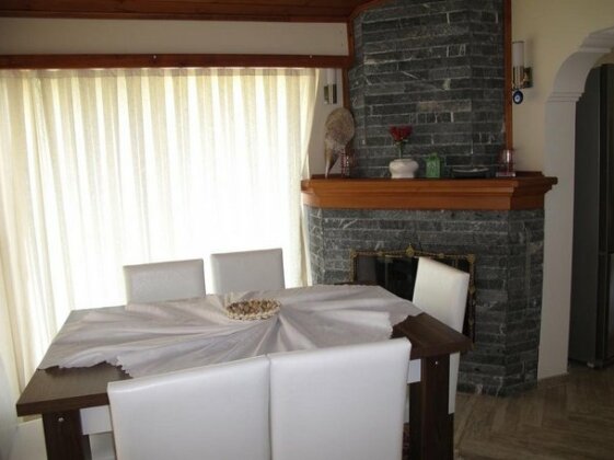 Crescent Villa - Photo2