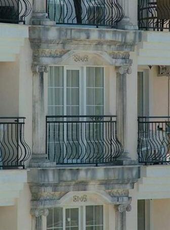 Royal Residences - Photo5