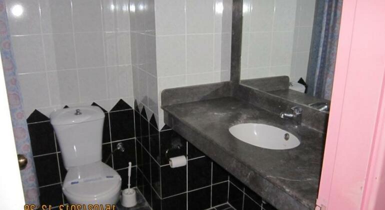 Aymes Hotel - Photo4