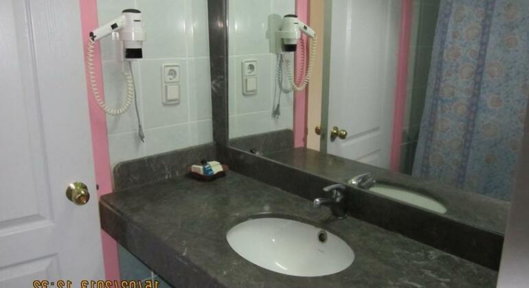 Aymes Hotel - Photo5