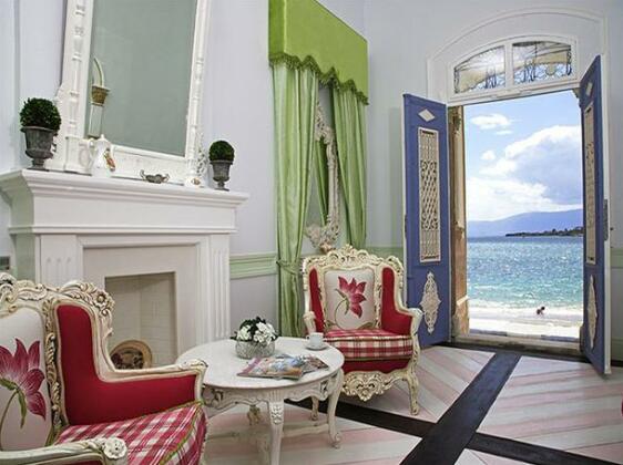 Lola 38 Hotel - Photo2
