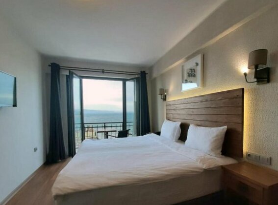 8 Rooms Boutique Hotel - Photo2