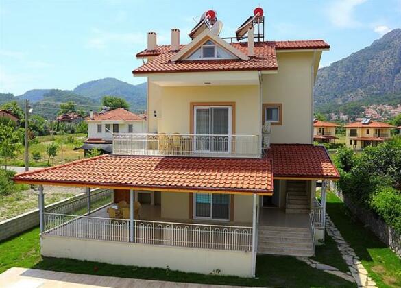 Eden Holiday Homes - Photo3
