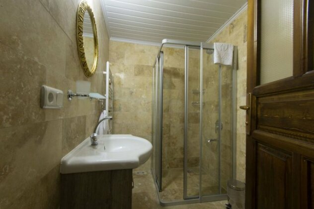 Bedrock Cave Hotel - Photo2