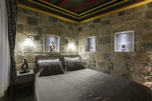 Bedrock Cave Hotel - Photo5