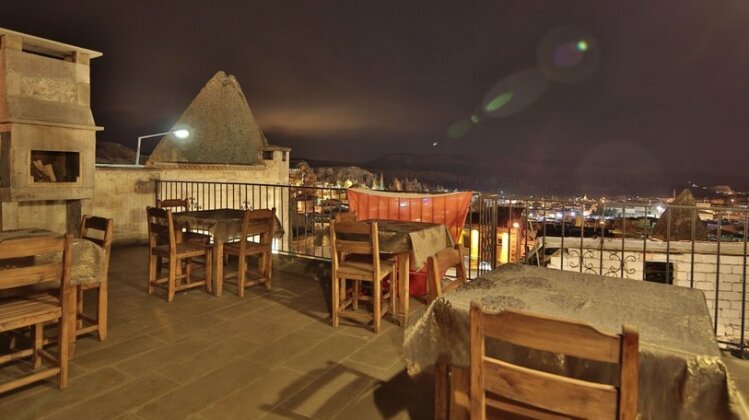 Explorer Cave Hotel - Photo3