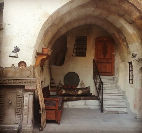 Explorer Cave Hotel - Photo5