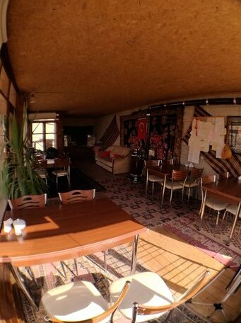 Falcon Cave Suites - Photo4