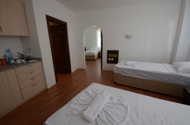 Matiasos Hotel - Photo2