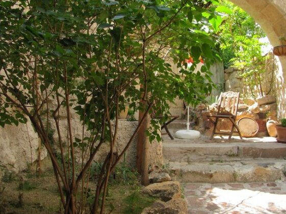 Serenity Cave Suites - Photo2