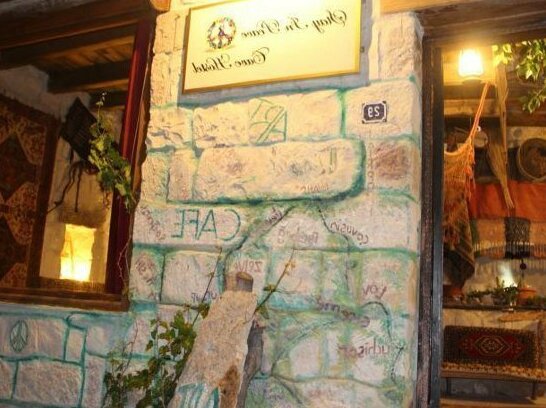 Stay In Peace Cave Hostel - Photo2