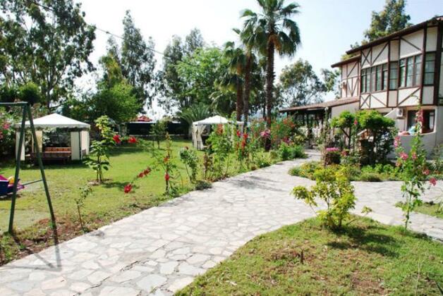 Erine Beach Club - Photo2