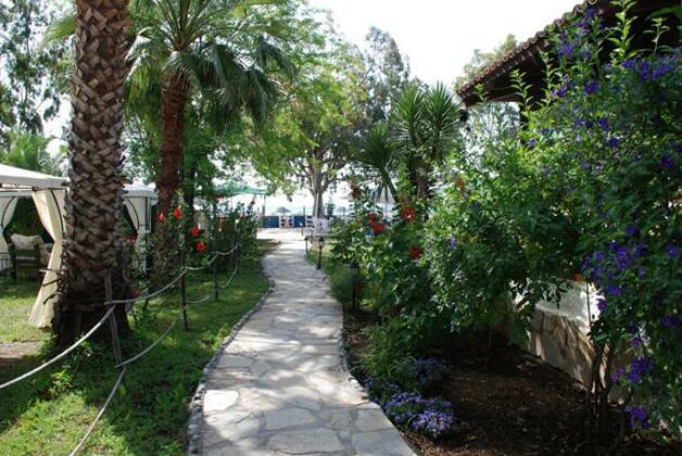Erine Beach Club - Photo5