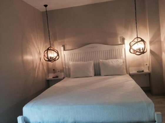 Erythros Boutique Hotel - Photo2