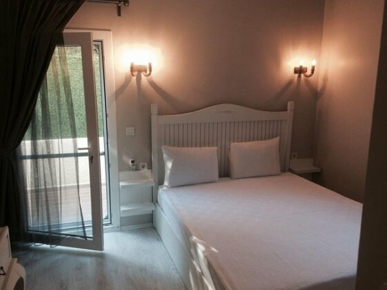 Erythros Boutique Hotel - Photo3