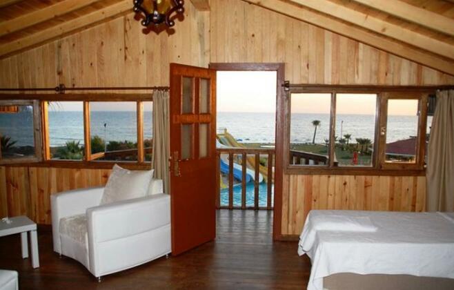 Issos Hotel - Photo2