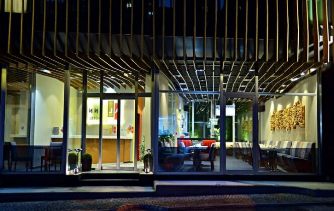 All Inn Hotel - Photo2