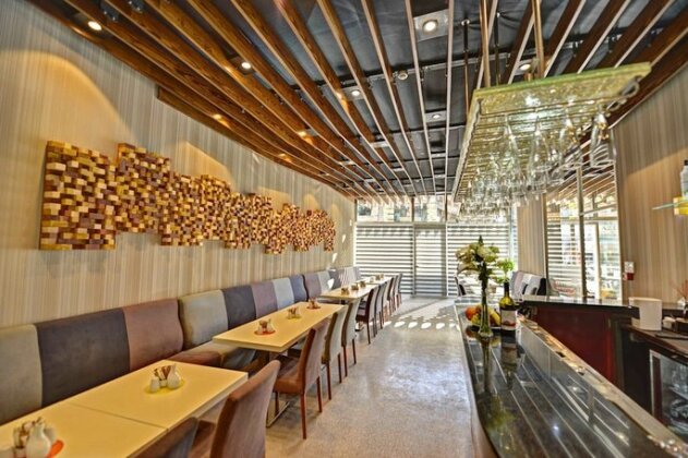 All Inn Hotel - Photo4