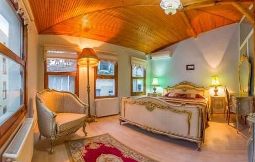 Aretias Antique House - Photo5