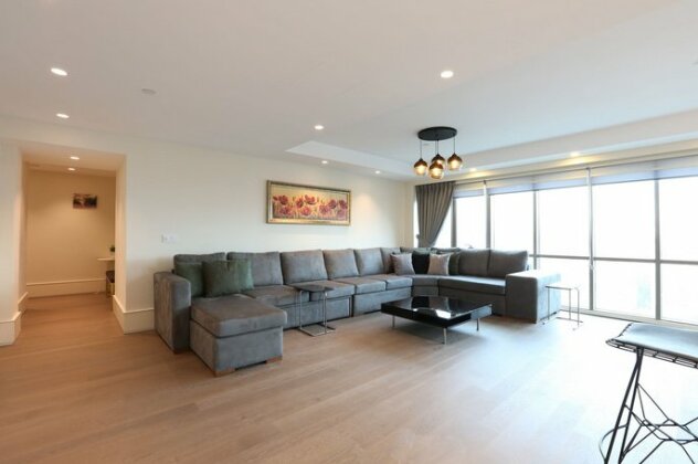 Art Tower - Photo2