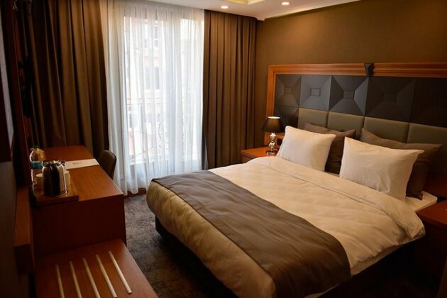 Four Seven Hotel - Photo2