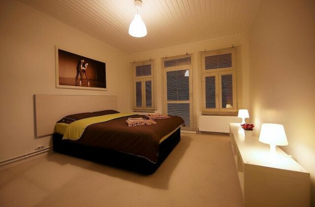  Photo 2