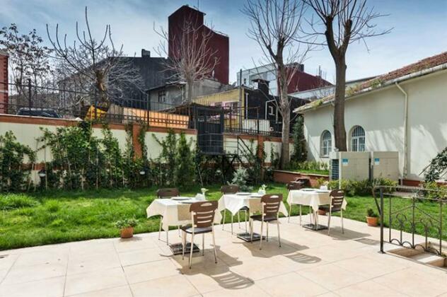 La Garden Hotel - Photo2