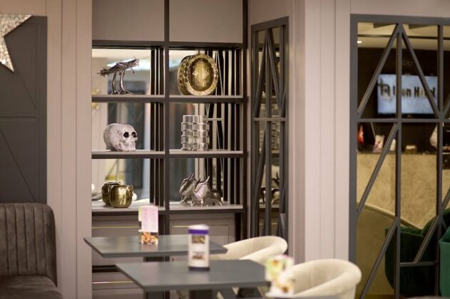 Lion Hotel - Photo3