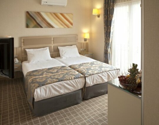  Photo 1