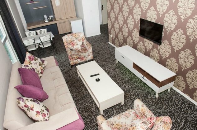 Red House Esenyurt Istanbul - Photo2