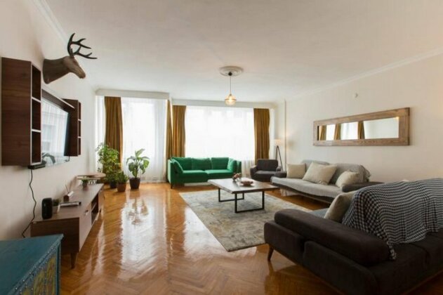 Spacious Flat with 3 Bedrooms & 2 Bathrooms 2 mins to Taksim Square - Photo2