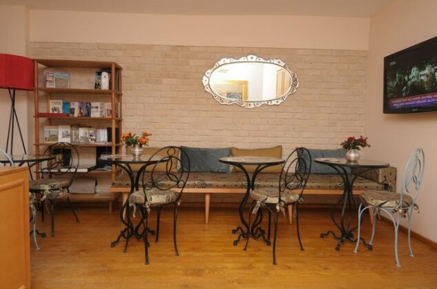 Three Apples Suites and Hotel - Photo3