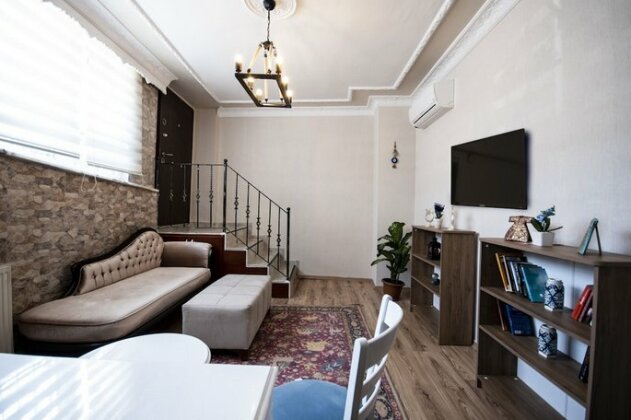 White Pearl Apart - Photo3